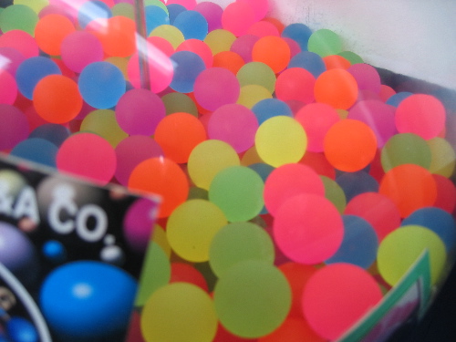 3104coloredrubber balls.jpg